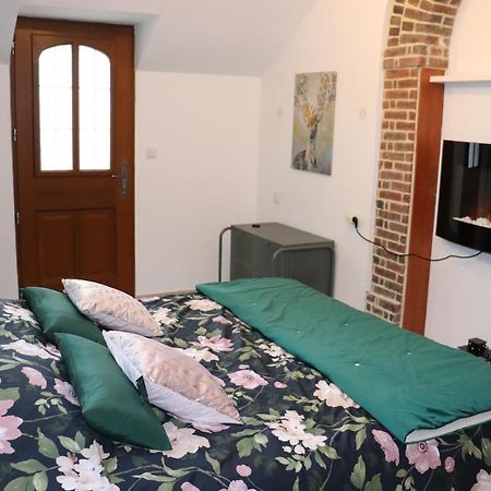 Bed and Breakfast Le Jardin Des Roses Gerponville Екстер'єр фото
