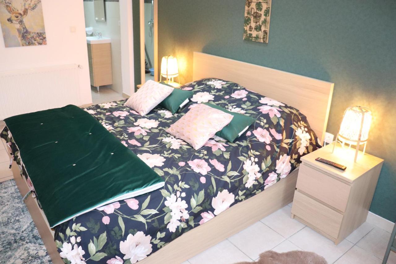 Bed and Breakfast Le Jardin Des Roses Gerponville Екстер'єр фото